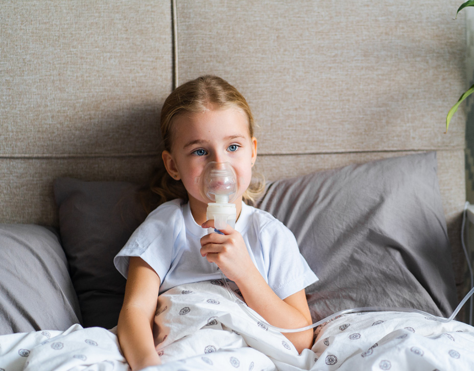 Ein Bild zur Hustenassistenz & Inhalationstherapie von VIVISOL, das die einfache und sichere Anwendung der Hilfsmittel im eigenen Zuhause zeigt.